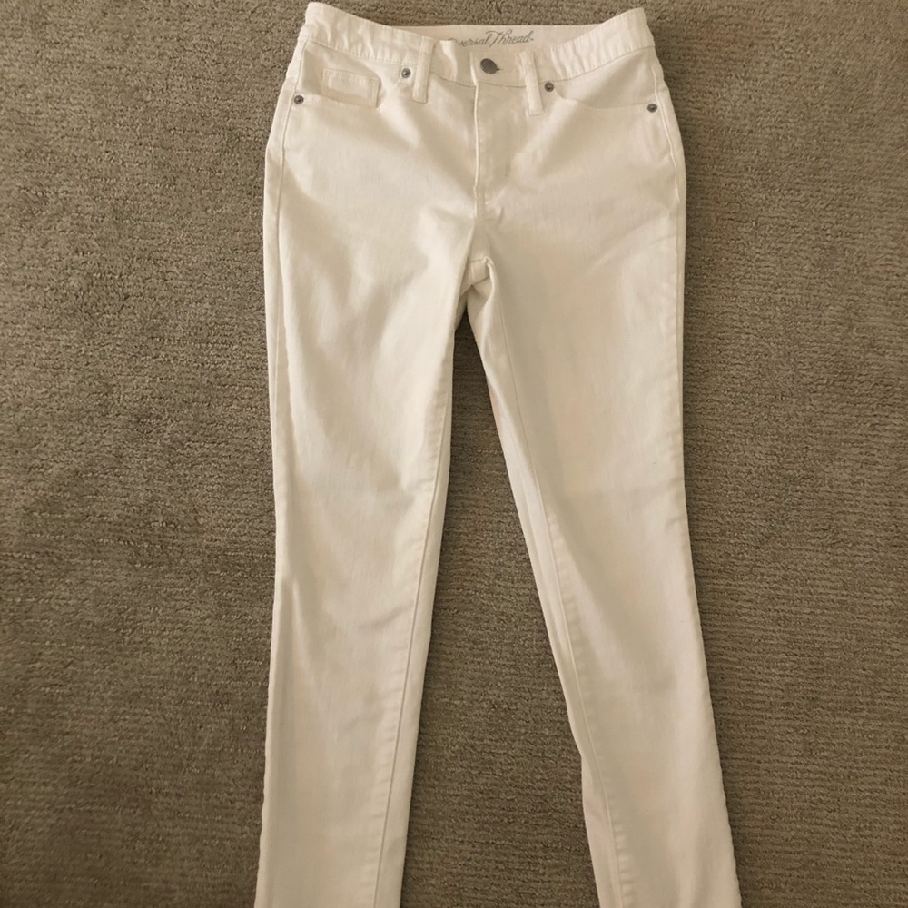 White skinny jeans